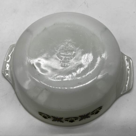 Vtg Anchor Hocking FireKing 9" Dish White Milk Glass Green Meadow Ovenware 1.5qt - Picture 4 of 7